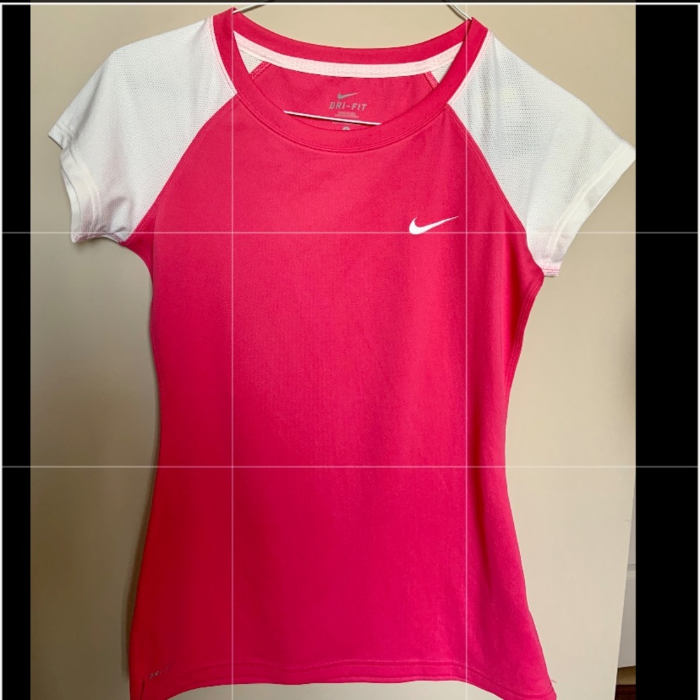 🌸 Nike NWT classic SS top